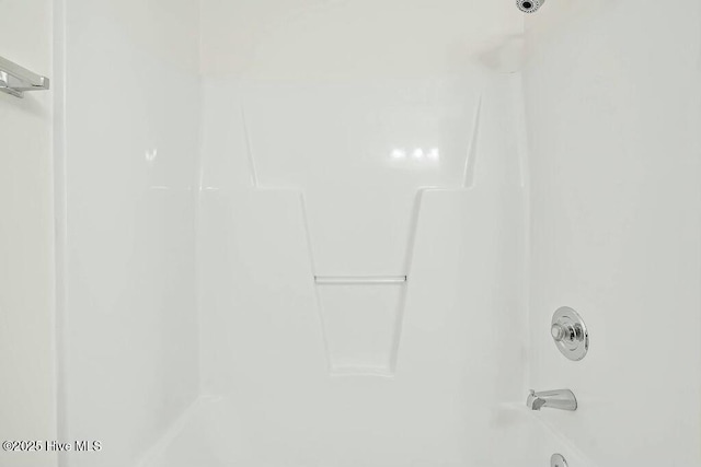 full bathroom with shower / bathing tub combination