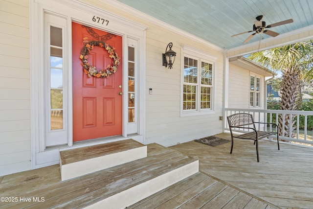 property entrance featuring ceiling fan and covered porch