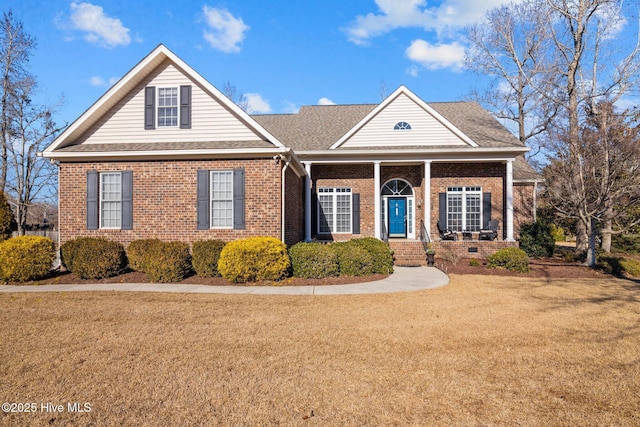 front facade featuring a front yard