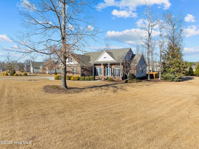 view of front of property featuring a front yard and covered porch