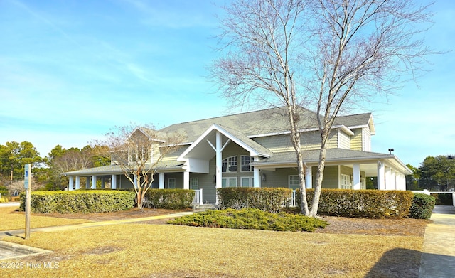 view of front facade with a front lawn