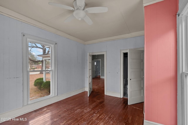 unfurnished room with dark hardwood / wood-style floors and ceiling fan