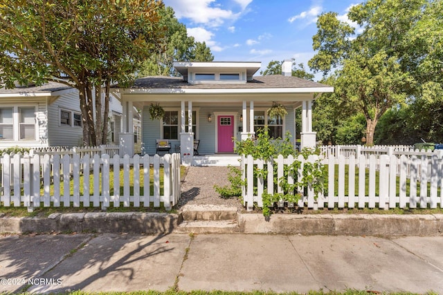 view of front of property featuring a porch