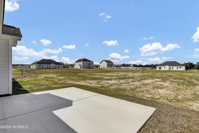 view of yard featuring a patio area