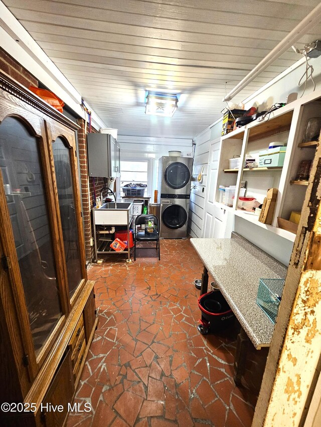 basement with sink and stacked washing maching and dryer