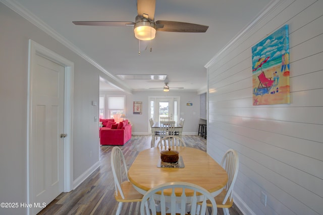 dining area featuring ceiling fan, ornamental molding, and hardwood / wood-style floors