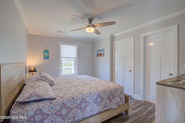 bedroom with ceiling fan, dark hardwood / wood-style flooring, and crown molding