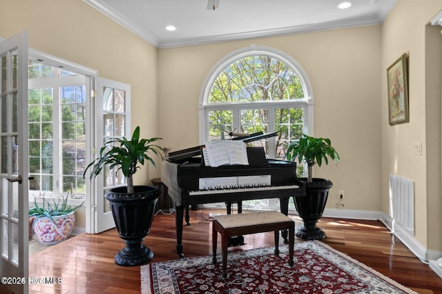 sitting room featuring recessed lighting, wood finished floors, visible vents, baseboards, and crown molding