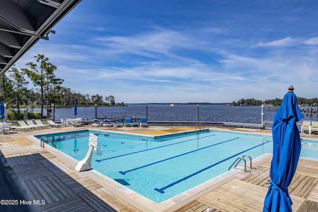 view of pool featuring a water view
