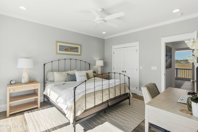 bedroom with hardwood / wood-style flooring, ceiling fan, ornamental molding, and a closet