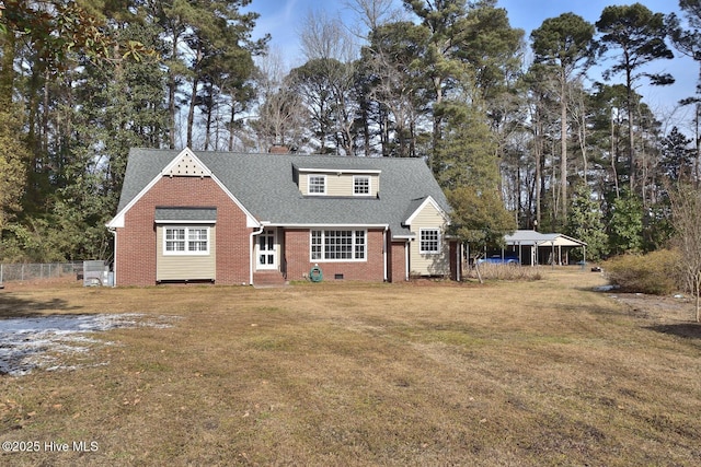 view of front of property featuring a front lawn and a carport