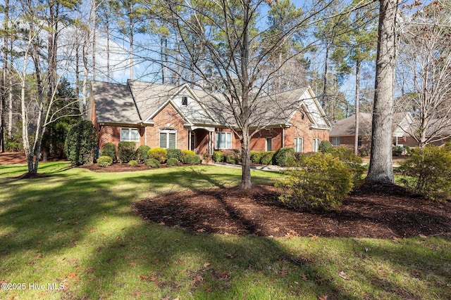 view of front of property featuring a front yard