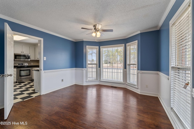 spare room with crown molding, dark hardwood / wood-style flooring, a textured ceiling, and ceiling fan