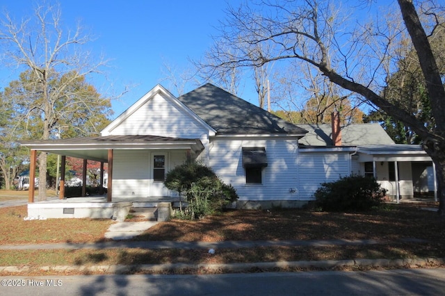 view of front facade with a carport and covered porch