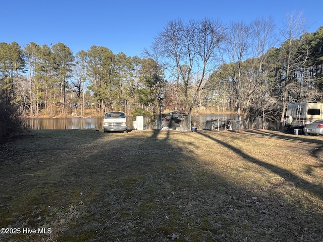 view of yard featuring a water view