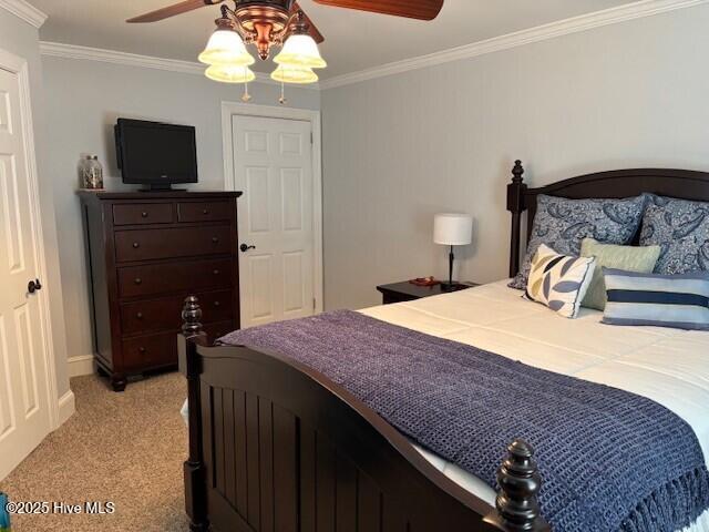 bedroom featuring crown molding and ceiling fan