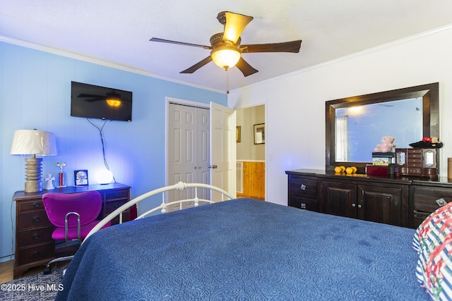 bedroom with ceiling fan, a closet, and ornamental molding