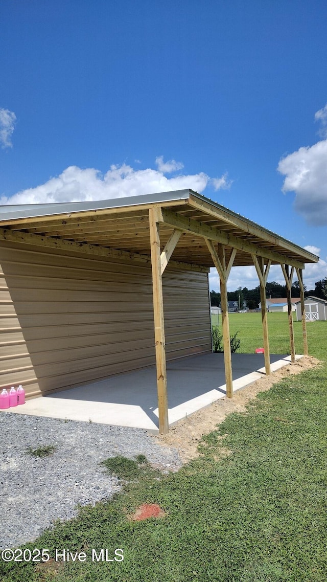 view of vehicle parking with a carport and a yard