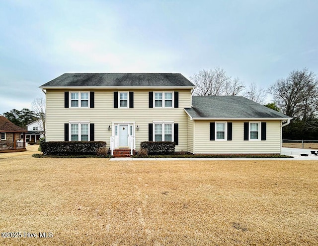 colonial home featuring a front yard