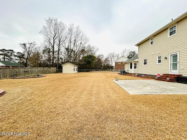 view of yard featuring a storage shed and a patio area