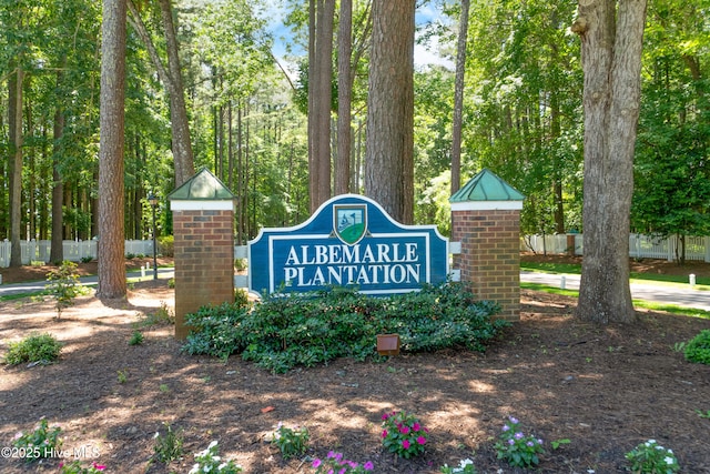 view of community / neighborhood sign