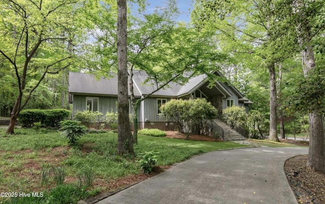 ranch-style house with a front lawn