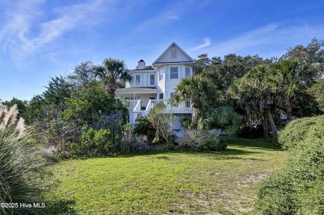 view of front of home featuring a porch and a front lawn