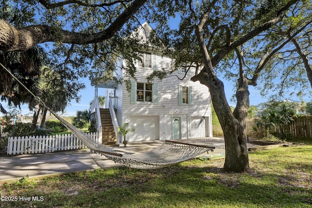 view of front facade featuring a garage