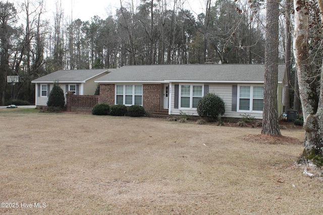 ranch-style home with a front yard