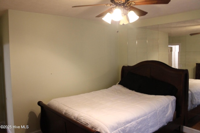 bedroom with ceiling fan