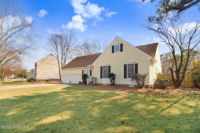 view of front facade featuring crawl space, a garage, and a front lawn