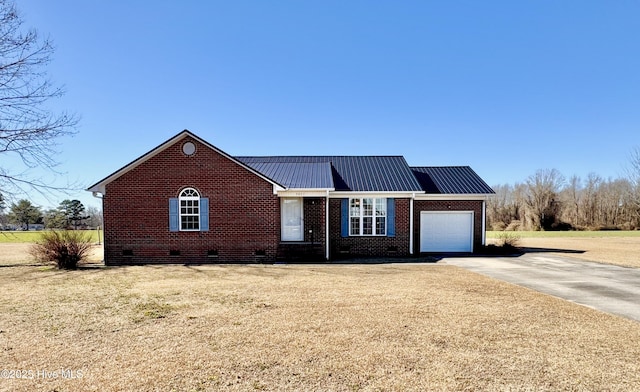 view of front of house featuring a garage and a front lawn