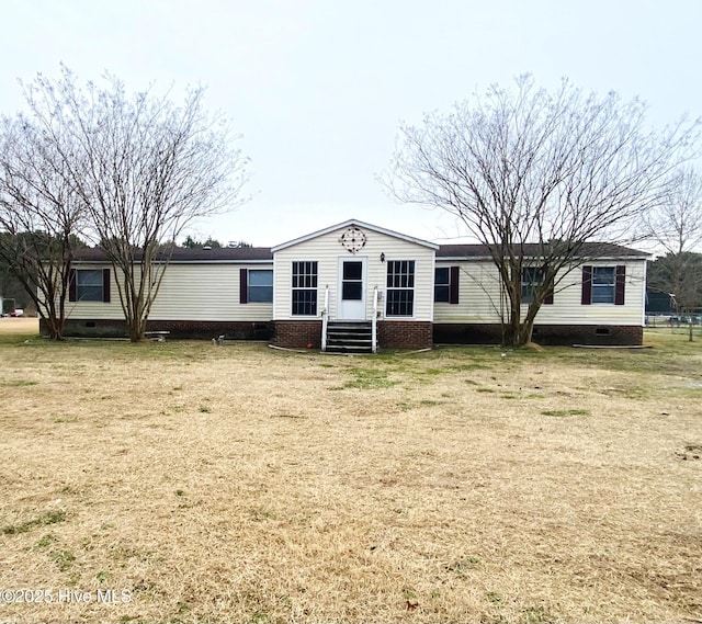 view of front of home featuring a front yard