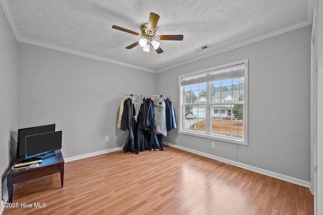 misc room with crown molding, hardwood / wood-style flooring, a textured ceiling, and ceiling fan