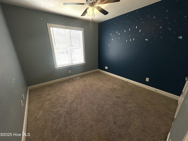 carpeted empty room featuring ceiling fan