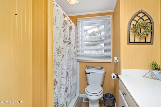 bathroom featuring toilet, a shower with curtain, ornamental molding, and vanity