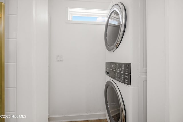 laundry room with laundry area and stacked washer and clothes dryer