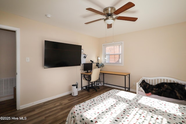 bedroom featuring dark wood-style floors, visible vents, ceiling fan, and baseboards