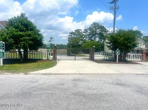 232 E Ivybridge Dr, Hubert, NC 28539 - view of gate