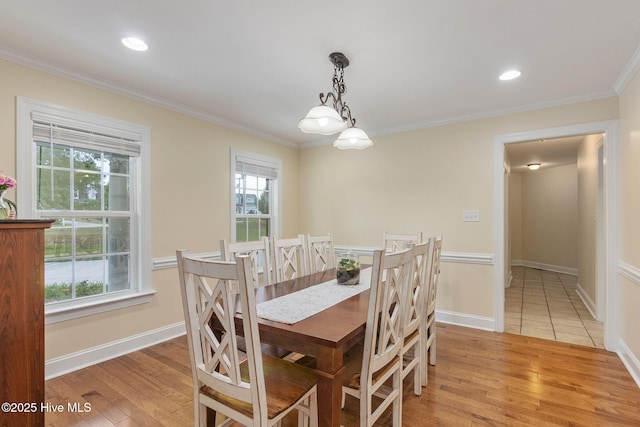 232 E Ivybridge Dr, Hubert, NC 28539 - dining room featuring light wood-style floors, ornamental molding, baseboards, and recessed lighting