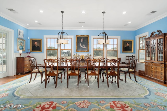 dining room with visible vents, recessed lighting, and crown molding