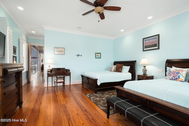 bedroom featuring ornamental molding, wood finished floors, recessed lighting, baseboards, and ceiling fan