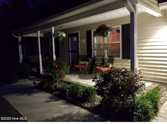 entrance to property featuring covered porch