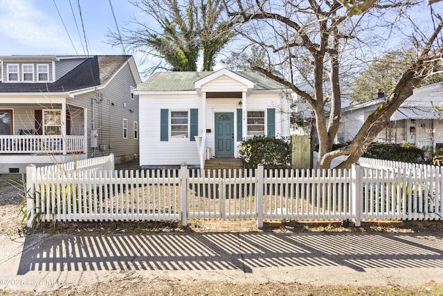 bungalow-style home featuring a fenced front yard