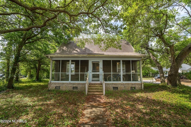 view of front of property featuring a sunroom