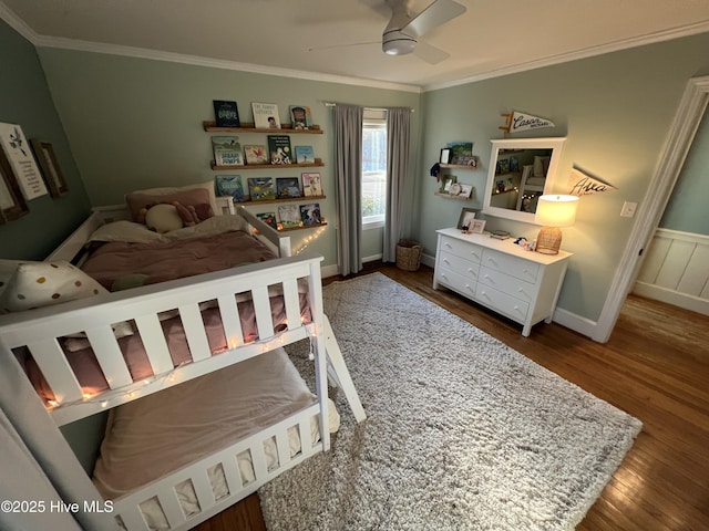 bedroom featuring crown molding, dark hardwood / wood-style floors, and ceiling fan