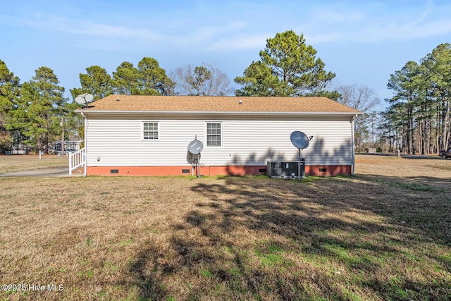 back of house featuring a yard