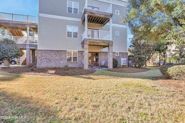 view of front of property with a front yard