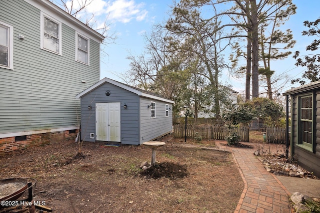 view of yard with a storage shed