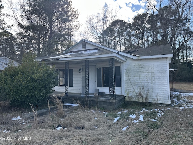 view of front of house featuring covered porch